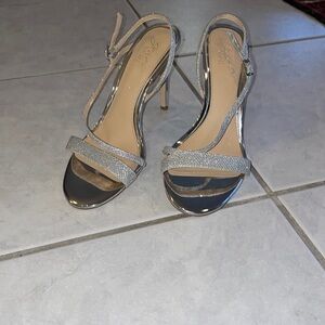 Jewel by Badgley Mischka size 8 Diamond heels